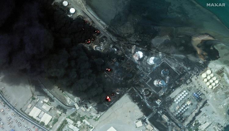 نيران ميناء الحديدة ما زالت مشتعلة بعد يومين من الغارات الإسرائيلية