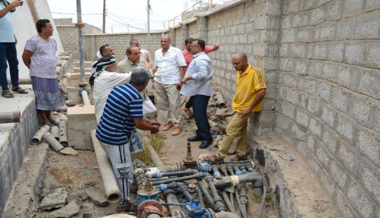 باخبيرة والشعبي يتفقدان مشاريع مياه وخزان جبل هيل لتحسين تقديم الخدمة للمواطنين في التواهي