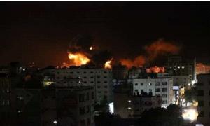 طيران الاحتلال يستهدف بلدة بيت حانون شمالي غزة
..