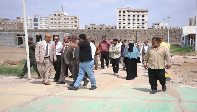 رئيس هيئة التفتيش القضائي ورؤساء النيابات يزورون السجن المركزي في عدن لمتابعة أوضاع السجناء وفترات احتجازهم
