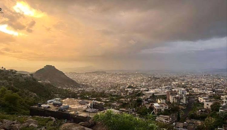 جريمة بتعز.. مستشفى تجري عملية لمواطن وتخيط بطنه بسلك المغذية(صورة)